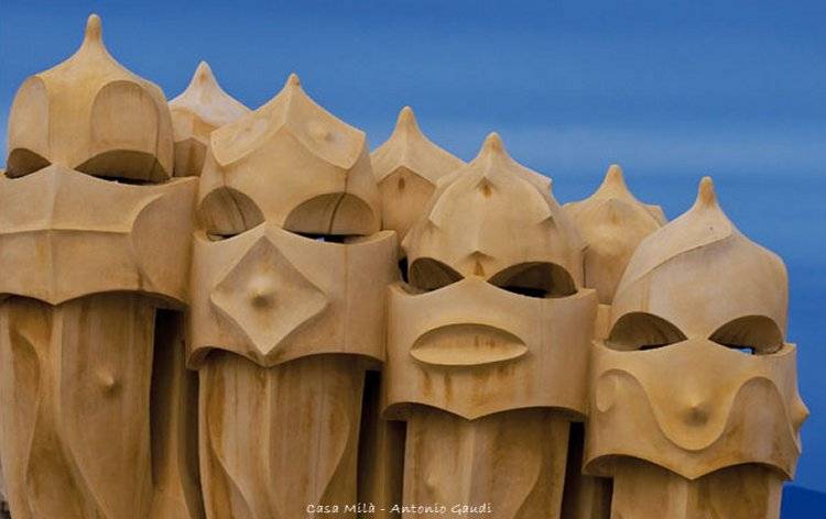 Antonio Gaudi Cheminée de la Casa mila (Modernisme Catalan)