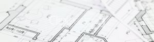 Faire construire sa maison est pour beaucoup un acte qui les engage pour la vie ou en tout cas pour de longues années. On n’achète pas une maison comme une automobile que vous changerez au bout de quelques années parce qu’il ne vous plait plus ou ne correspond pas à vos besoins : Une maison vous engage sur la durée et chaque erreur ou oubli va se répercuter sur votre vie quotidienne pendant longtemps … Il ne suffit pas de sélectionner un modèle de maison dans un catalogue d’un constructeur, aussi professionnel soit-il car votre choix doit être guidé par vos besoins, vos goûts, l’emplacement de votre maison et bien sur de la nature du terrain.