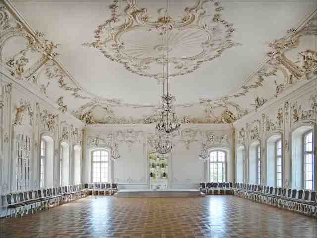 Salon baroque européen richement décoré