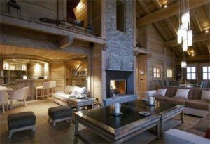 Une Déco intérieure de style chalet, c’ est opter pour une atmosphère chaleureuse ou le bois est largement présent, dans le style chalet, on recherche la simplicité, les matériaux naturels. Le style déco chalet se distingue par un esprit boisé, emprunt de douceur de de chaleur ou l’on aime se retrouvernnLe style chalet de haute montagne réchauffe l’ambiance d’une pièce par son aspect convivial sans pour autant avoir des murs recouverts de lambris.