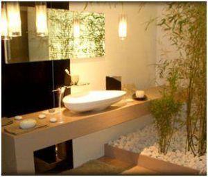 le style Zen est avant tout un art de vivre japonais, en décoration, le style Zen est né dans les années 90 et se distingue par des influences minimalistes, des couleurs discrètes et sobre, propice au repos et à la méditation. On peut bien sur penser Feng-Shui en décoration Zen, Les murs sont pratiquement nus, de couleurs blanches ou pastelles, la décoration simple et minimaliste, les meubles sont souvent bas, les couleurs favorites le blanc, le noir et le rouge