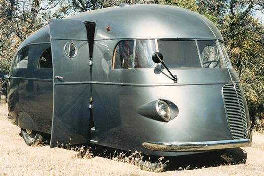 Camping-car Art déco de 1937 Camping-car de 1937 aux formes inspirées par l’Art déco et l’aérodynamisme