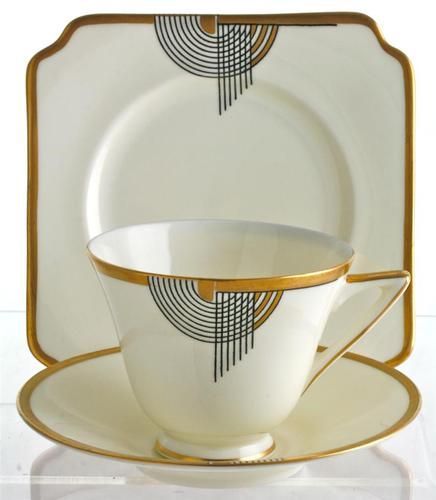 Tasse et soucoupe Art déco Tasse et soucoupe Art déco aux lignes géométriques