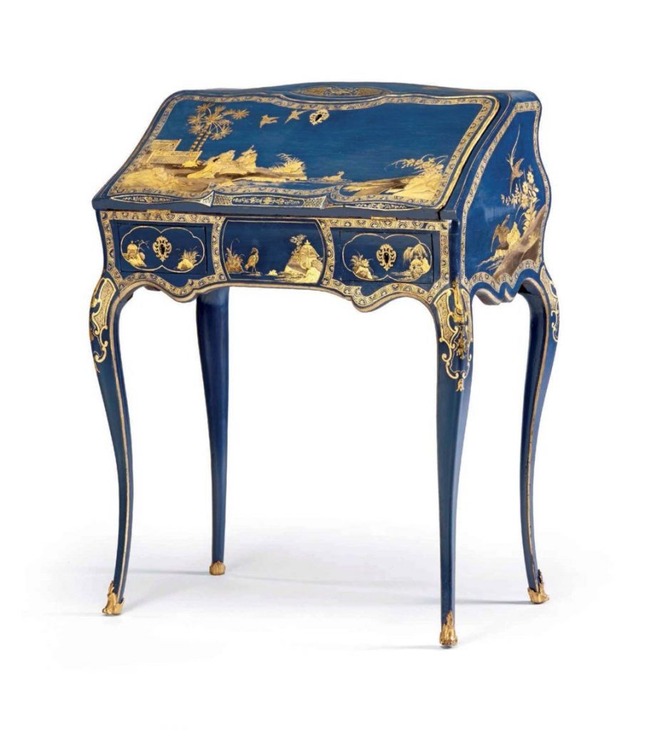 Bureau en pente Louis XV au décor de vernis Martin
