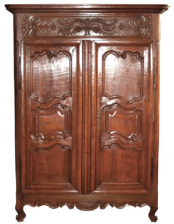 Armoire régionale de style Louis XV