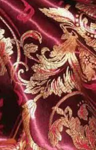 decoration pour la saint valentin : tissu doré