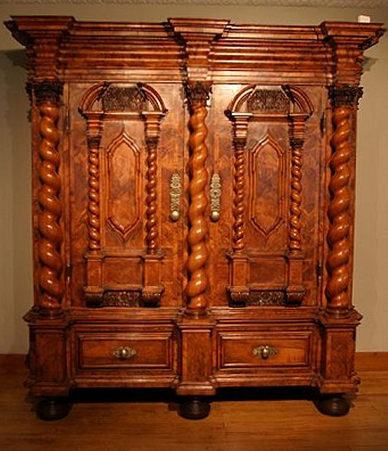 Buffet de style Louis XIII